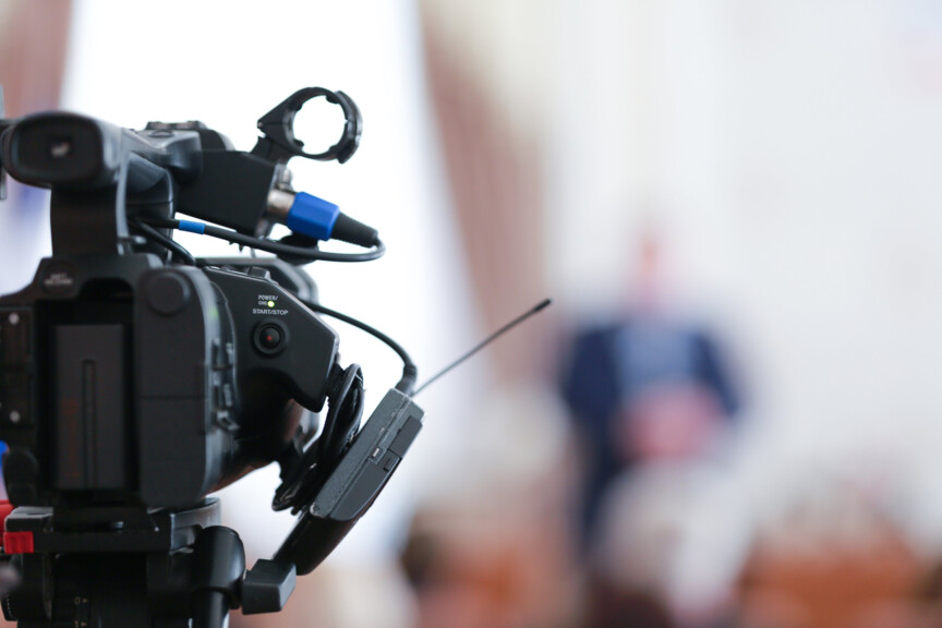 Filmkamera als Symbol für Presse